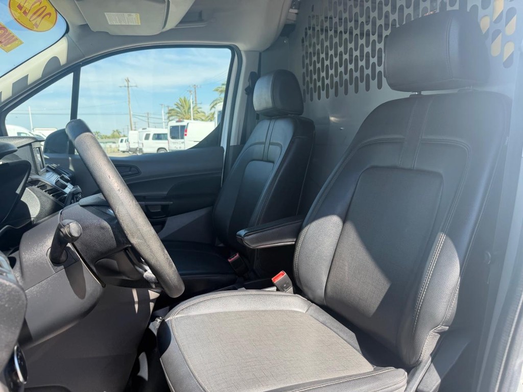Ford Transit Connect Vehicle Full-screen Gallery Image 28
