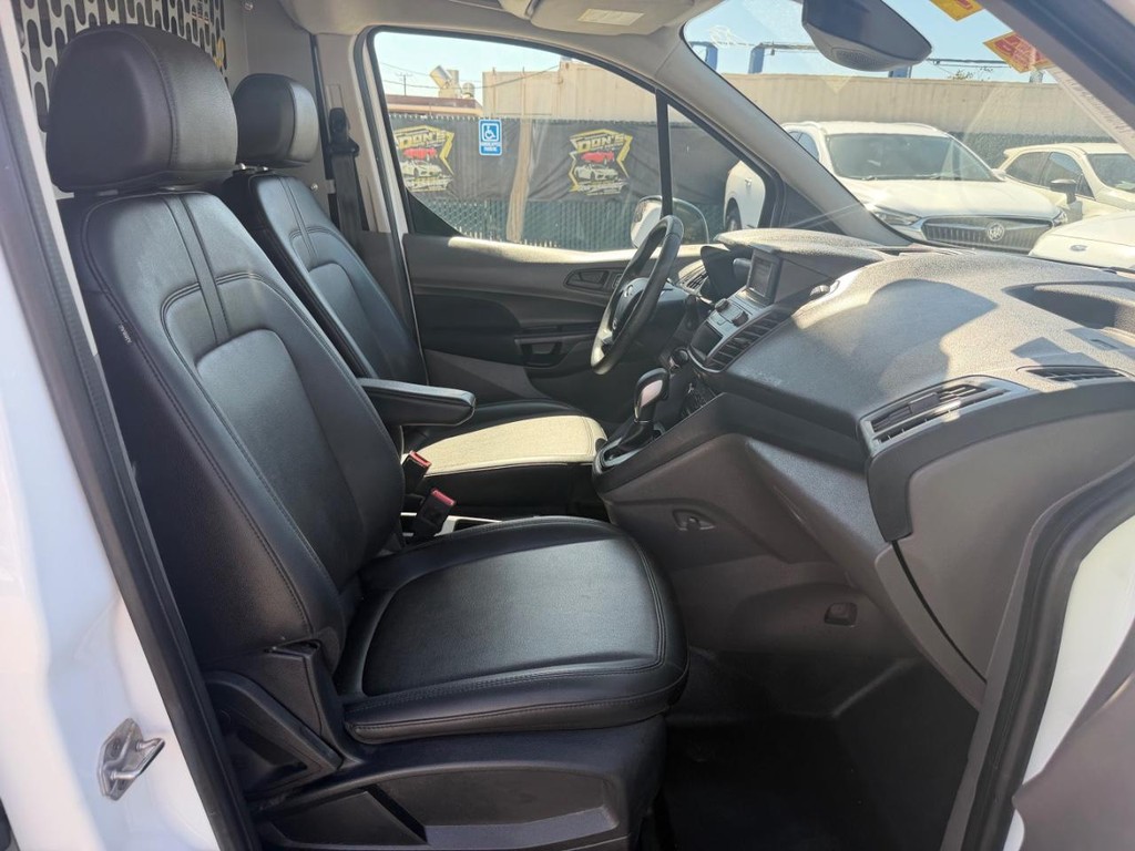 Ford Transit Connect Vehicle Full-screen Gallery Image 31