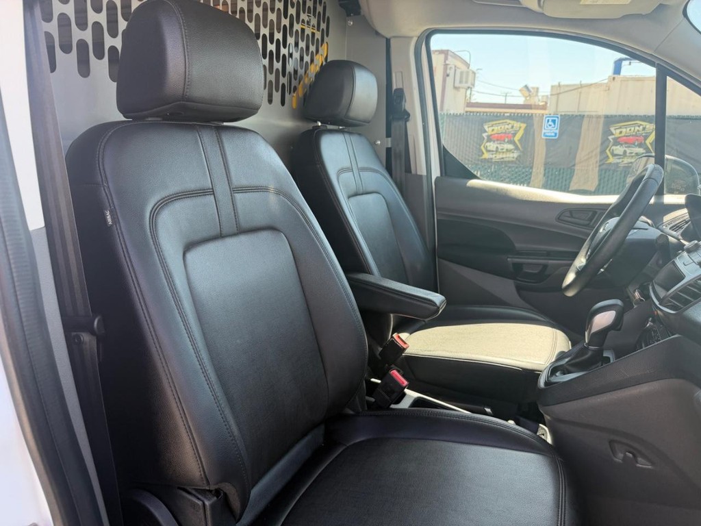 Ford Transit Connect Vehicle Full-screen Gallery Image 32
