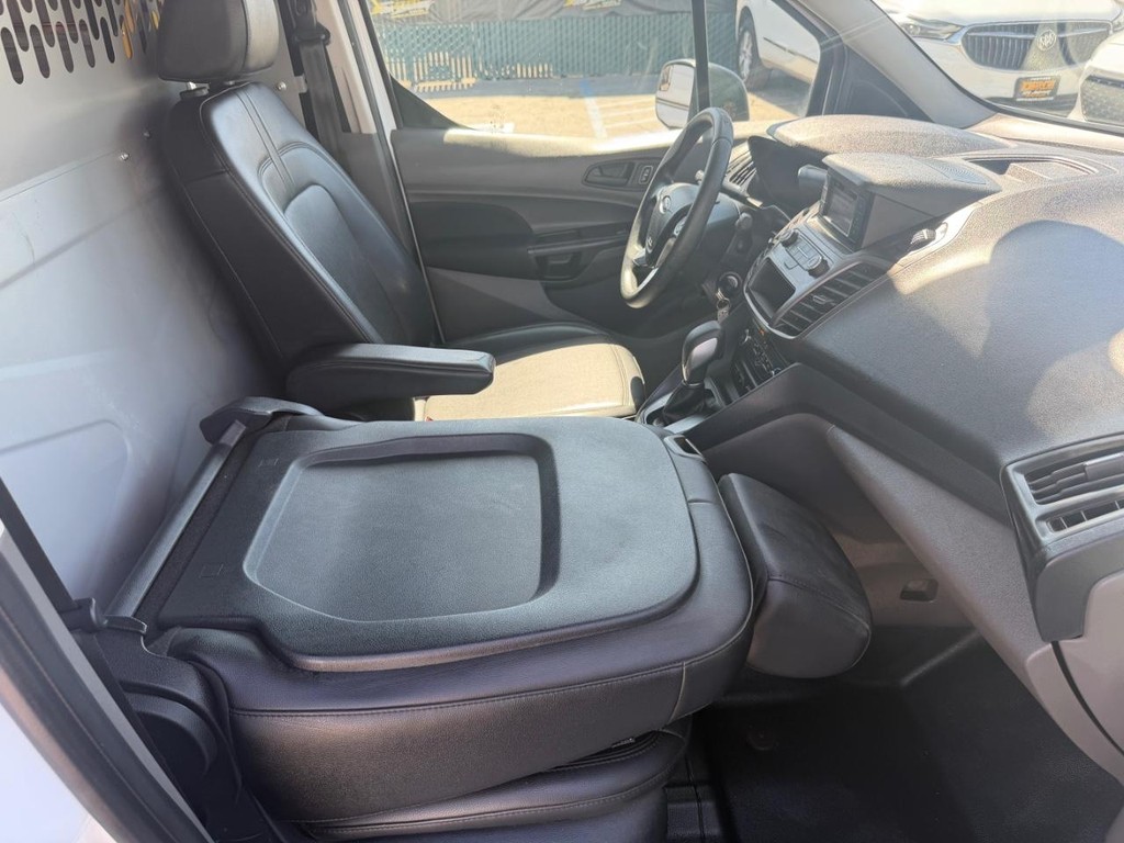 Ford Transit Connect Vehicle Full-screen Gallery Image 33