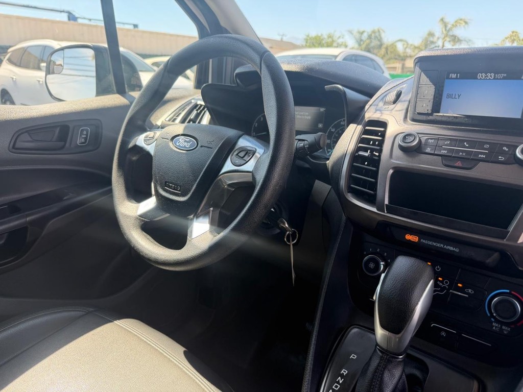 Ford Transit Connect Vehicle Full-screen Gallery Image 34