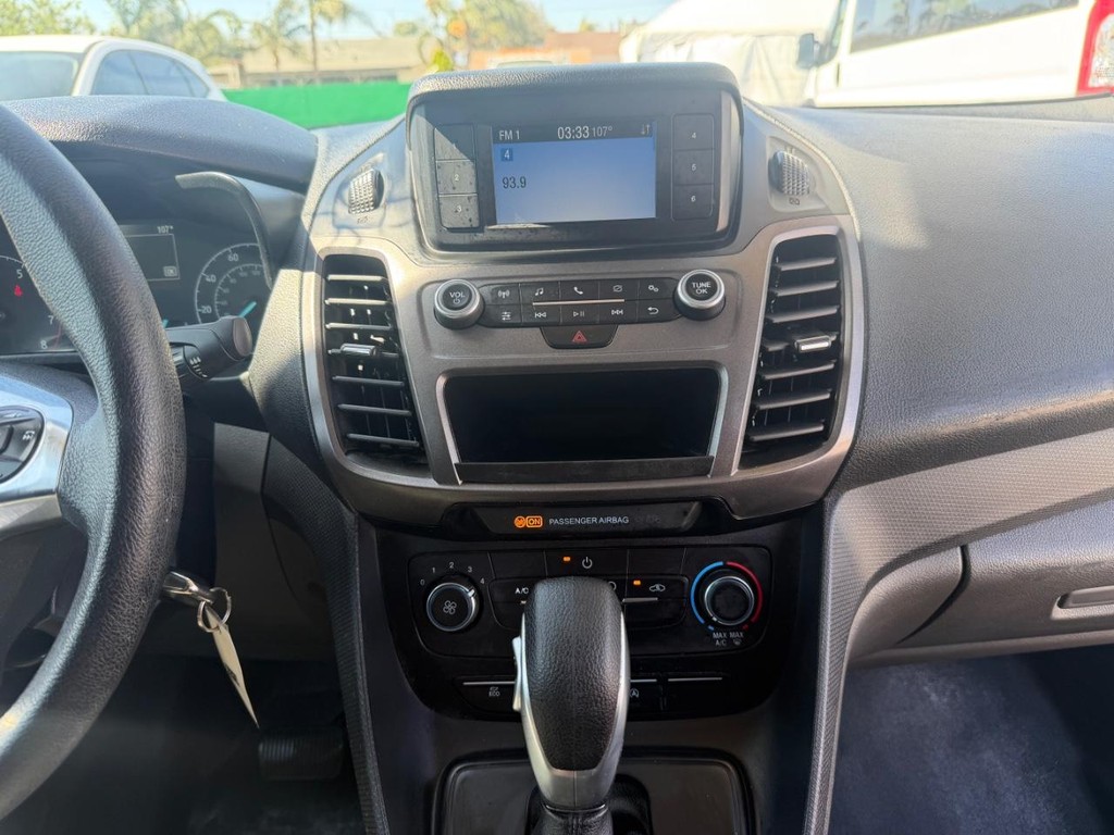 Ford Transit Connect Vehicle Full-screen Gallery Image 35
