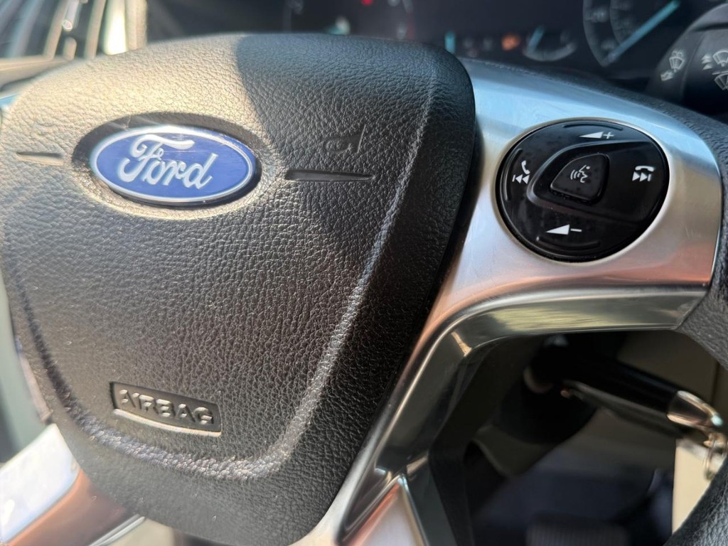 Ford Transit Connect Vehicle Full-screen Gallery Image 38