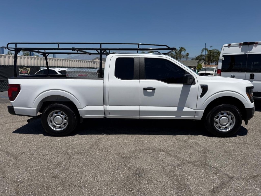 Ford F-150 Vehicle Full-screen Gallery Image 05