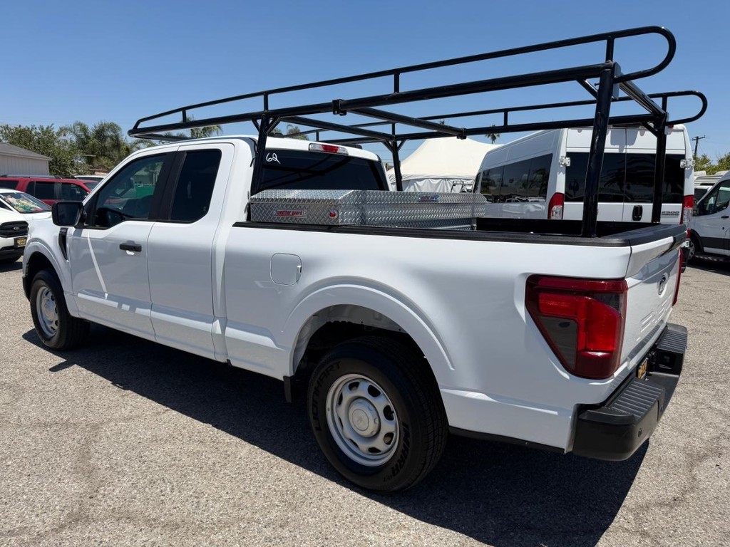 Ford F-150 Vehicle Full-screen Gallery Image 09