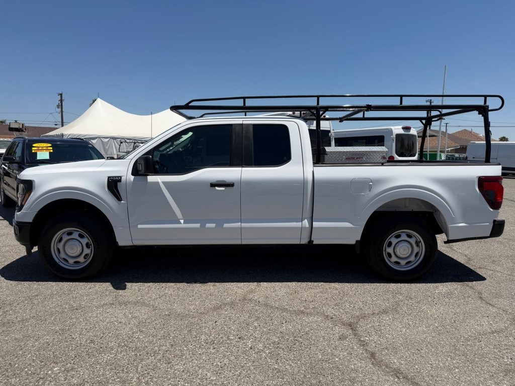 Ford F-150 Vehicle Full-screen Gallery Image 11