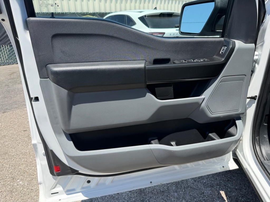 Ford F-150 Vehicle Full-screen Gallery Image 15