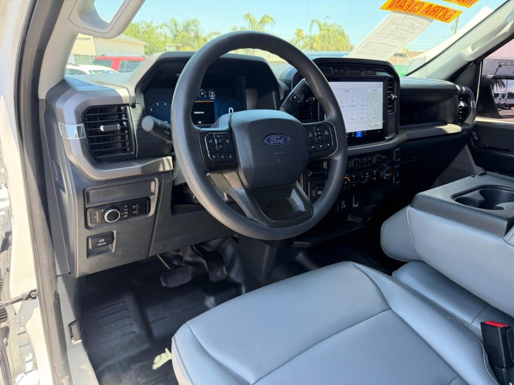 Ford F-150 Vehicle Full-screen Gallery Image 16