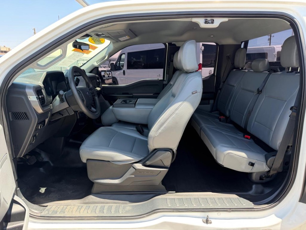 Ford F-150 Vehicle Full-screen Gallery Image 17
