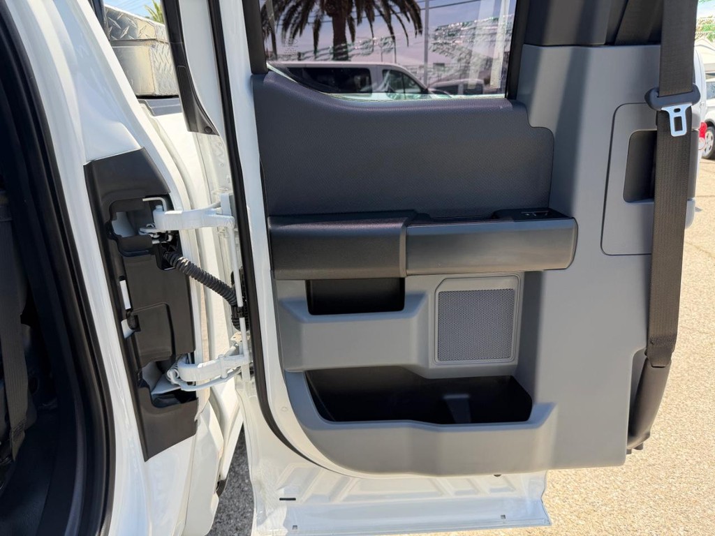 Ford F-150 Vehicle Full-screen Gallery Image 19