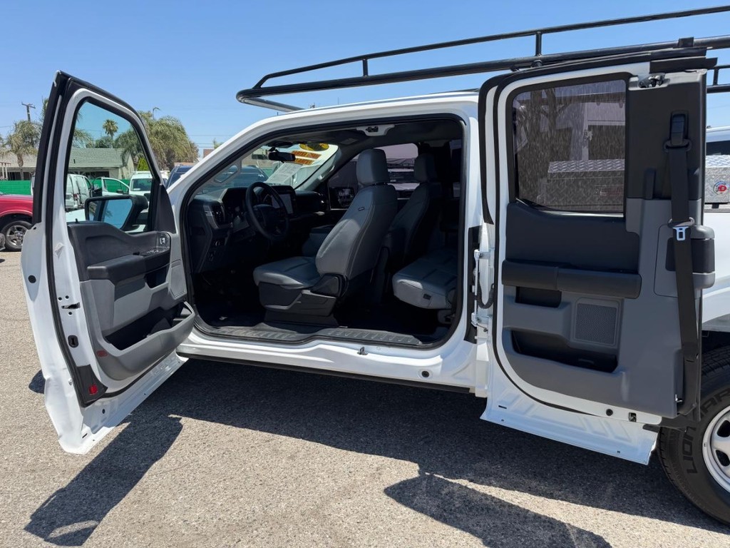 Ford F-150 Vehicle Full-screen Gallery Image 21