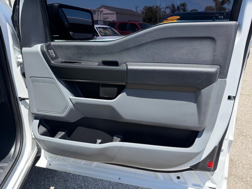 Ford F-150 Vehicle Full-screen Gallery Image 22