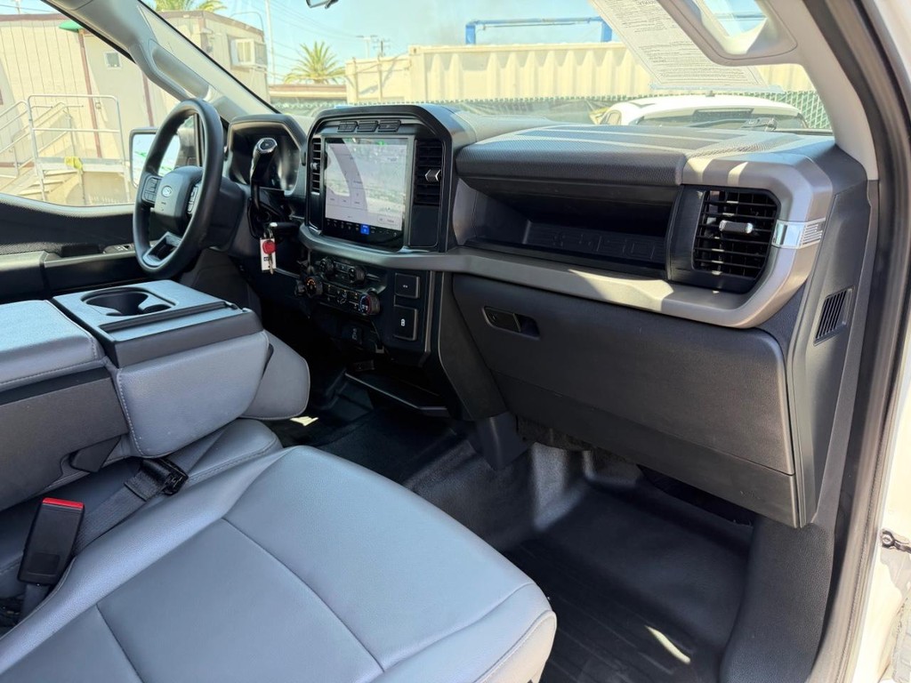 Ford F-150 Vehicle Full-screen Gallery Image 23
