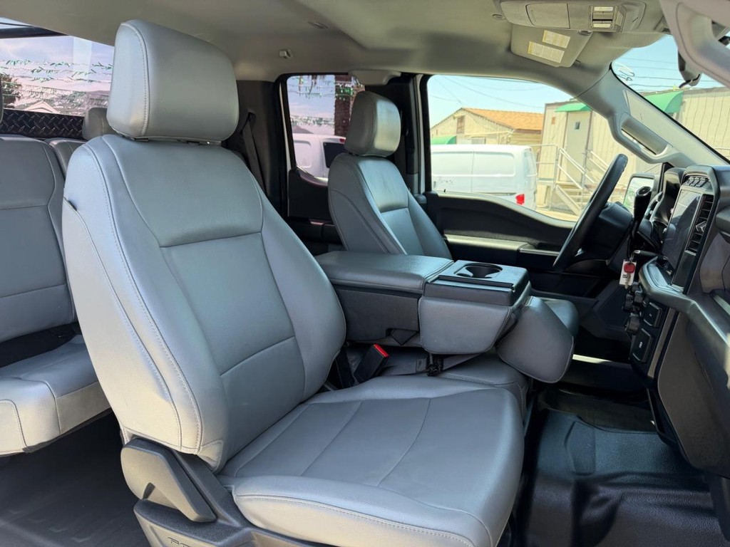 Ford F-150 Vehicle Full-screen Gallery Image 25