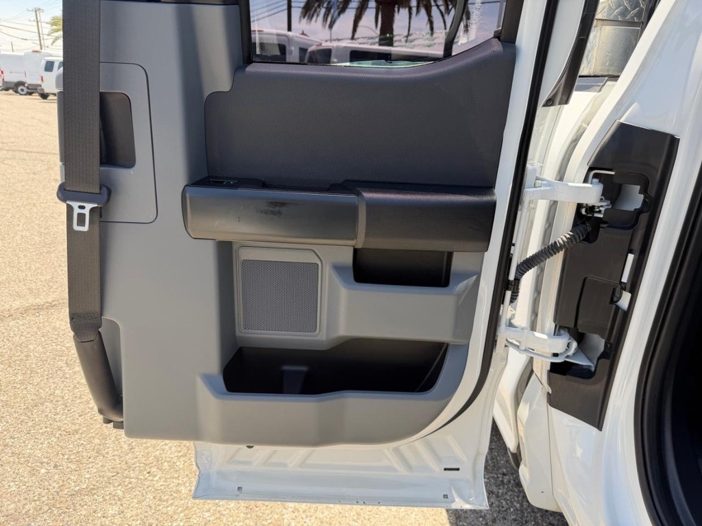 Ford F-150 Vehicle Full-screen Gallery Image 26