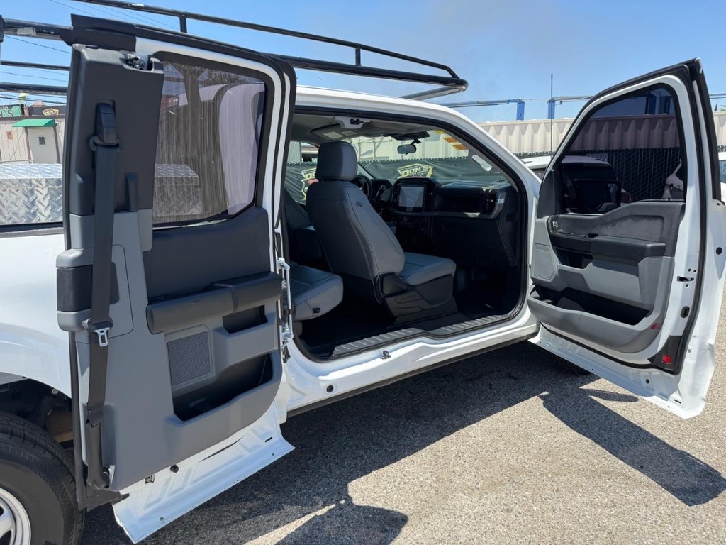 Ford F-150 Vehicle Full-screen Gallery Image 28