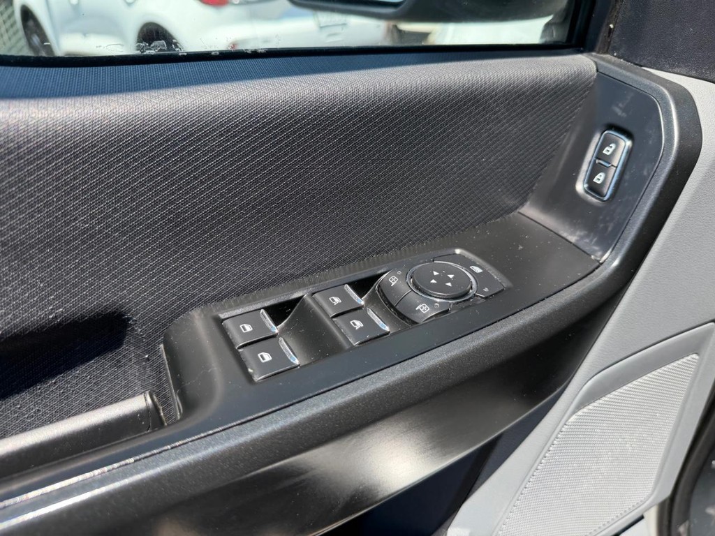 Ford F-150 Vehicle Full-screen Gallery Image 38