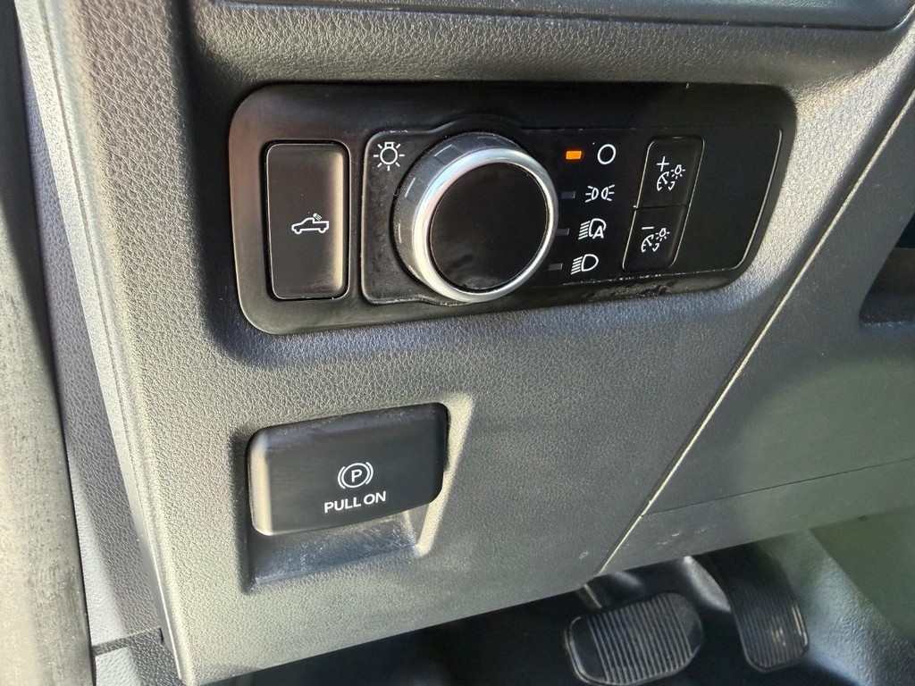 Ford F-150 Vehicle Full-screen Gallery Image 39