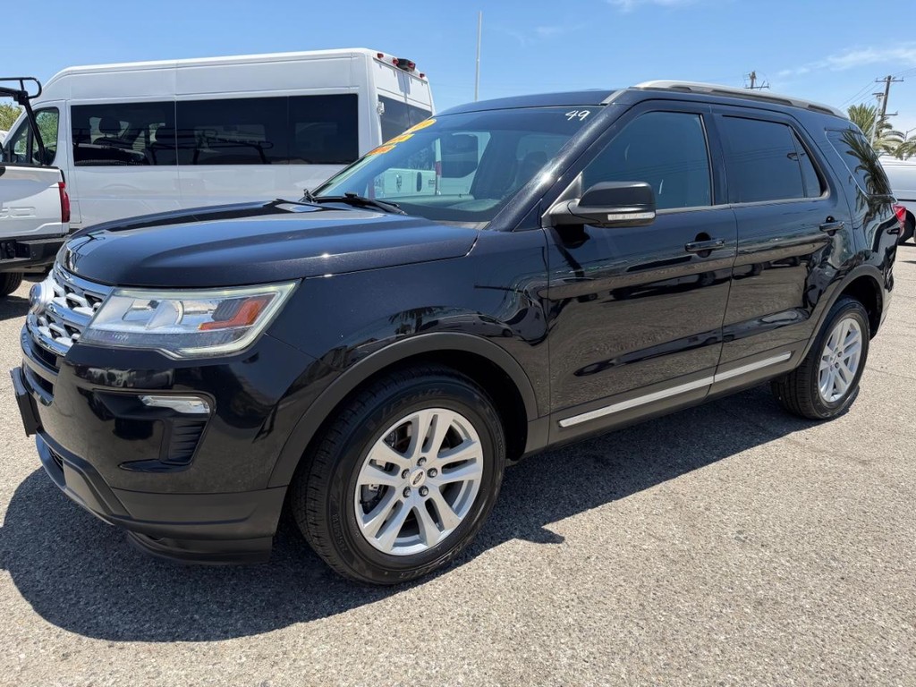 Ford Explorer Vehicle Full-screen Gallery Image 12