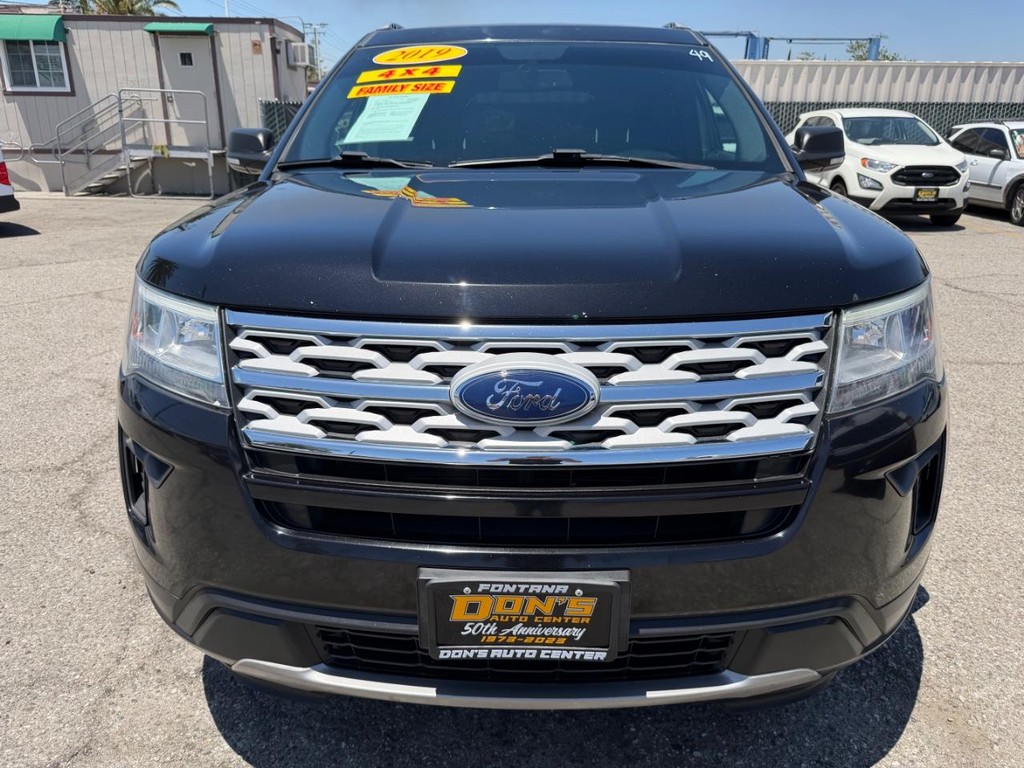 Ford Explorer Vehicle Full-screen Gallery Image 14