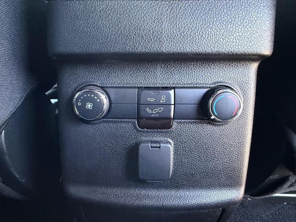 Ford Explorer Vehicle Full-screen Gallery Image 27