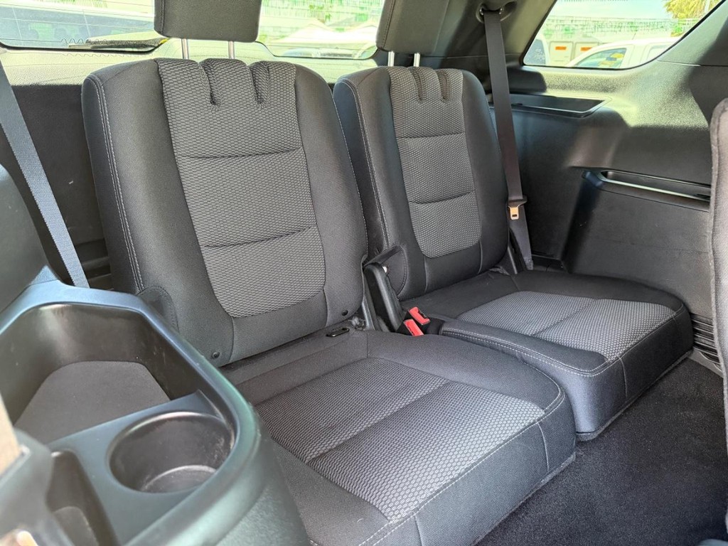 Ford Explorer Vehicle Full-screen Gallery Image 30