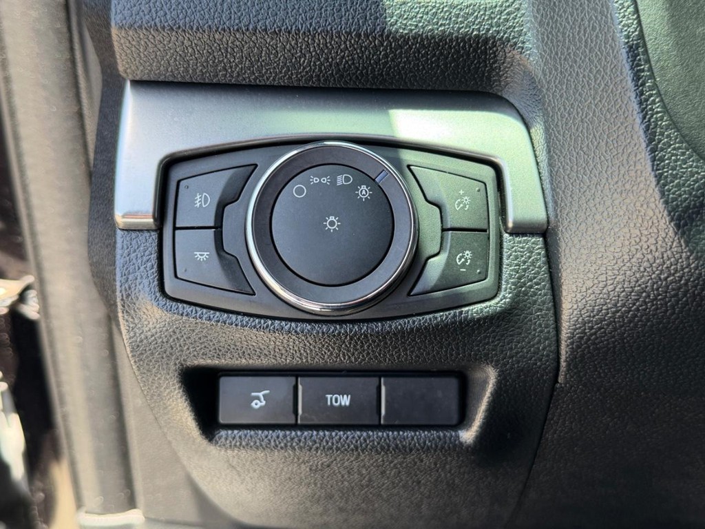 Ford Explorer Vehicle Full-screen Gallery Image 34