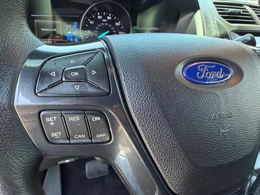 Ford Explorer Vehicle Full-screen Gallery Image 35