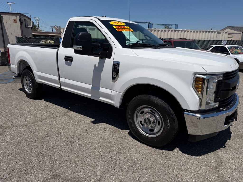 Ford F-250 Vehicle Full-screen Gallery Image 03