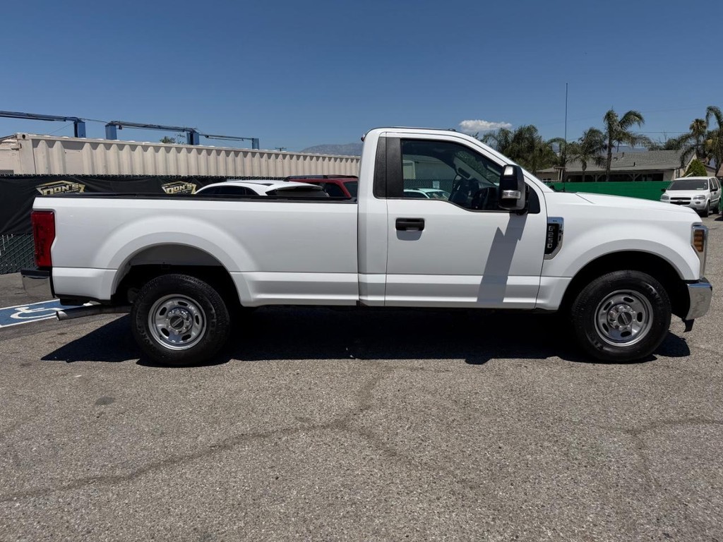 Ford F-250 Vehicle Full-screen Gallery Image 05