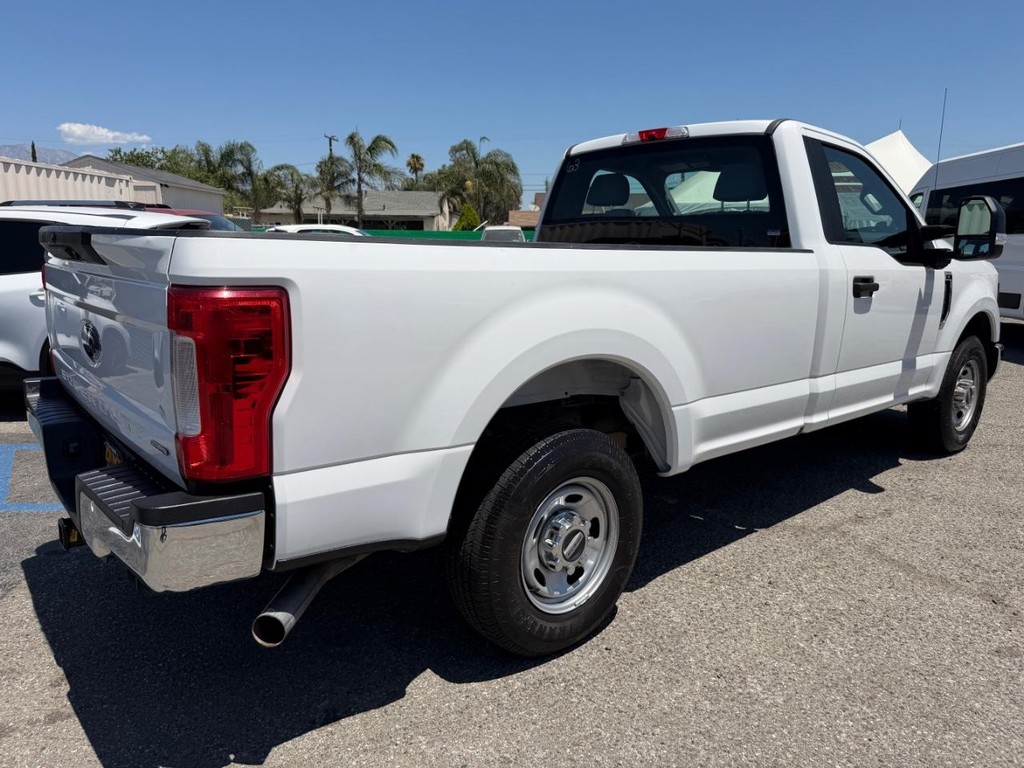 Ford F-250 Vehicle Full-screen Gallery Image 06