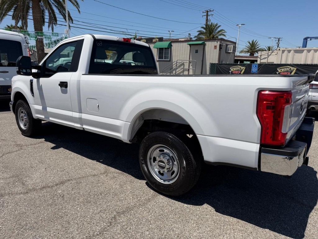 Ford F-250 Vehicle Full-screen Gallery Image 08