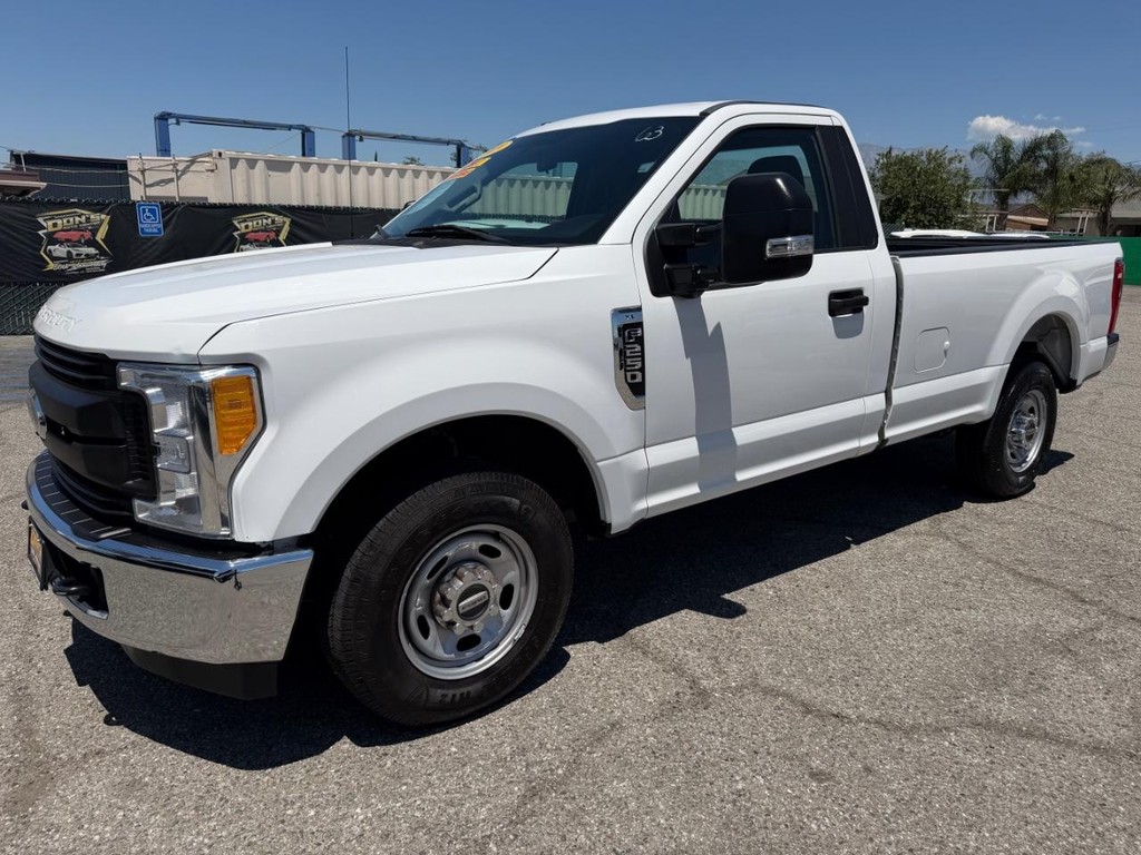 Ford F-250 Vehicle Full-screen Gallery Image 11
