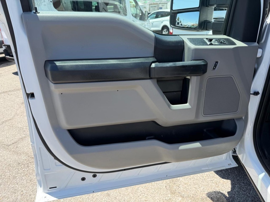 Ford F-250 Vehicle Full-screen Gallery Image 14
