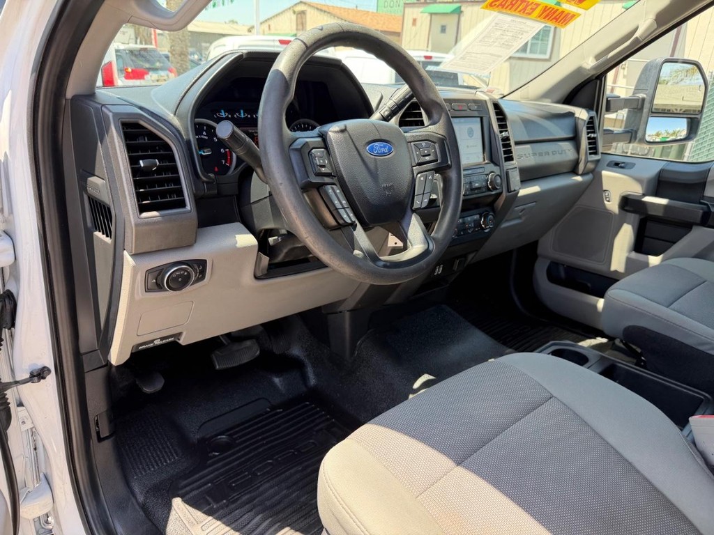 Ford F-250 Vehicle Full-screen Gallery Image 15