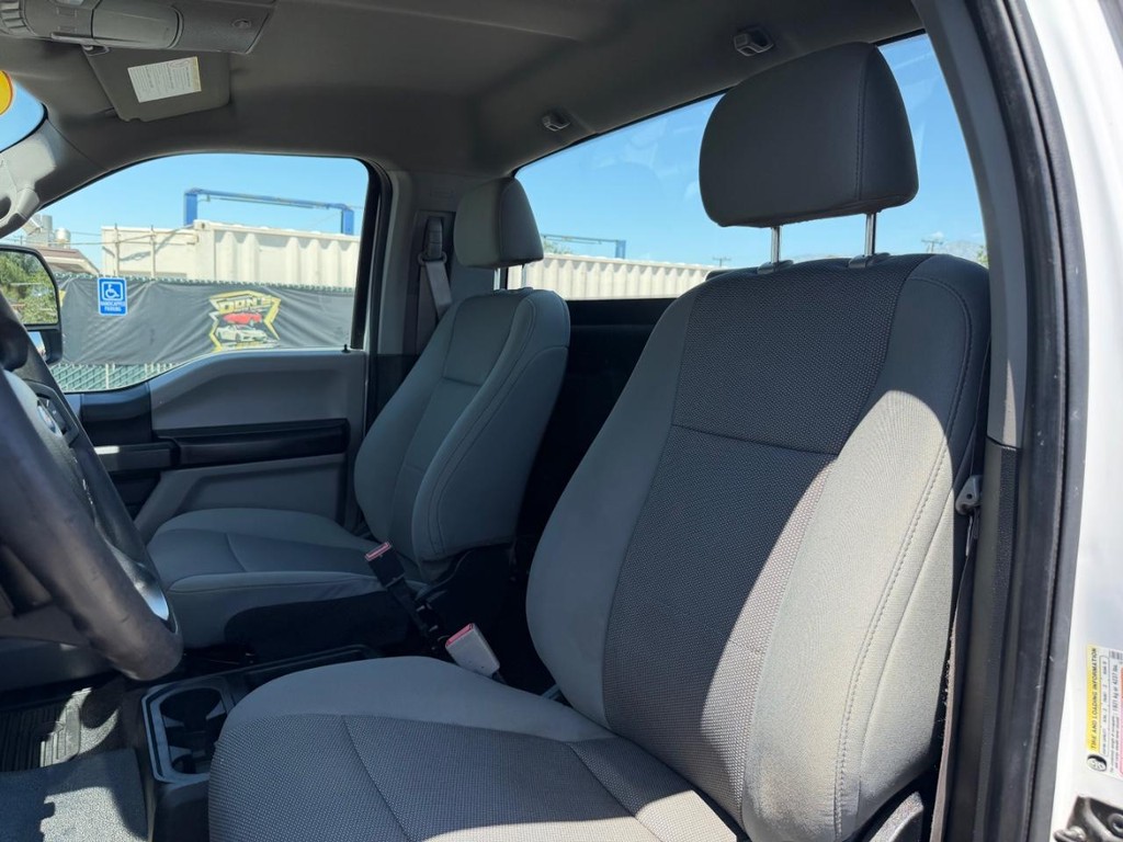 Ford F-250 Vehicle Full-screen Gallery Image 17