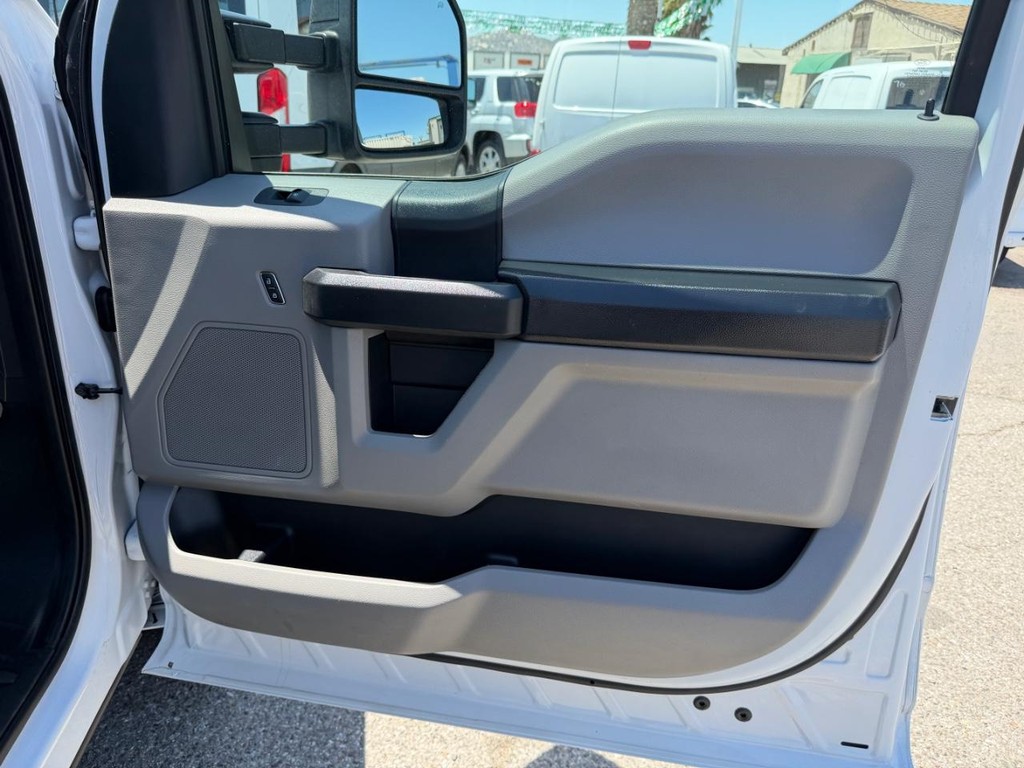 Ford F-250 Vehicle Full-screen Gallery Image 18