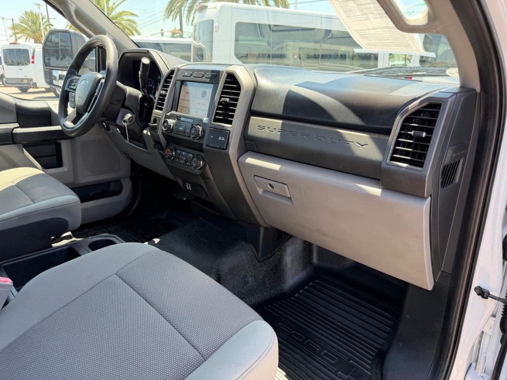 Ford F-250 Vehicle Full-screen Gallery Image 19
