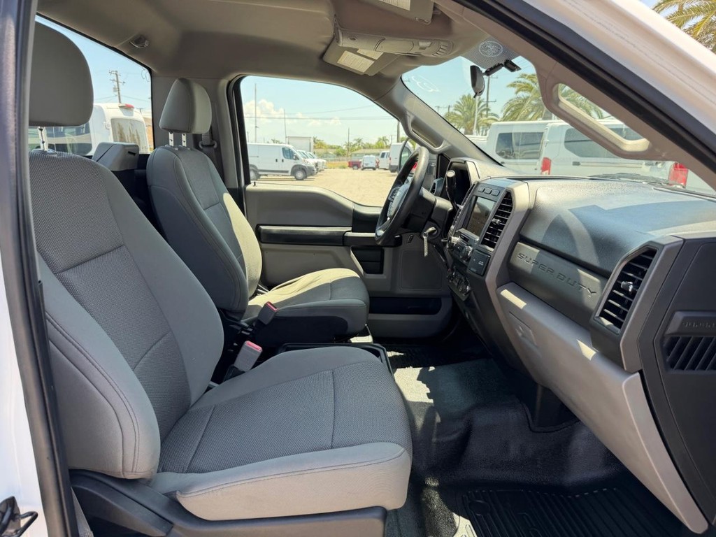 Ford F-250 Vehicle Full-screen Gallery Image 20