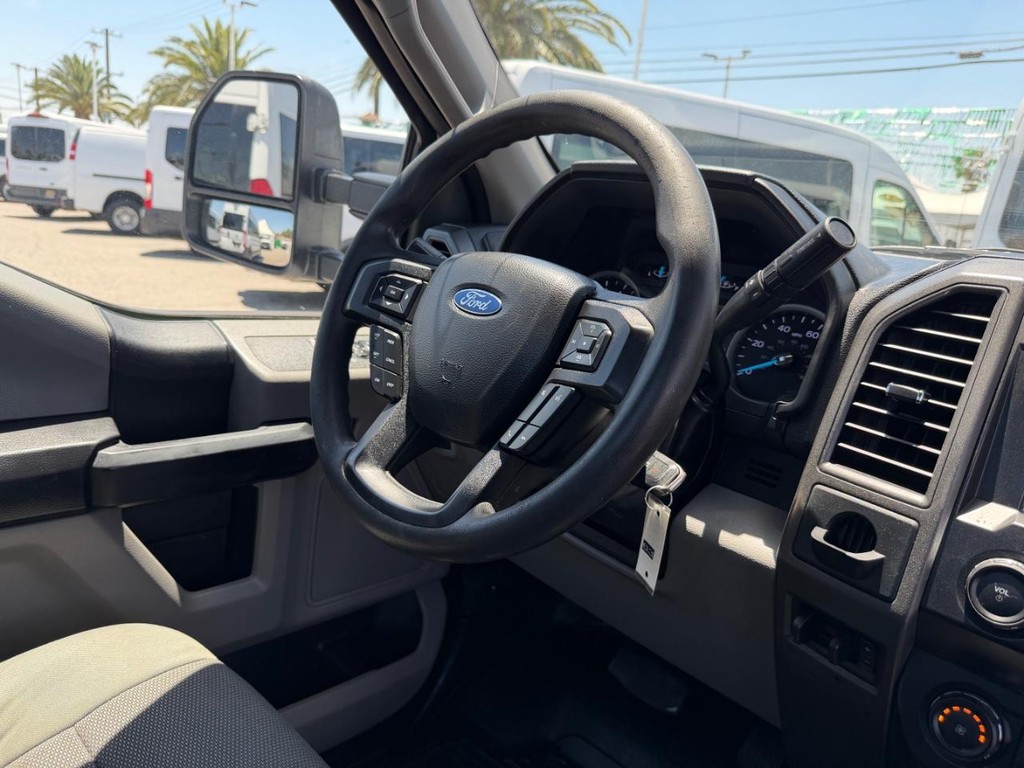 Ford F-250 Vehicle Full-screen Gallery Image 22