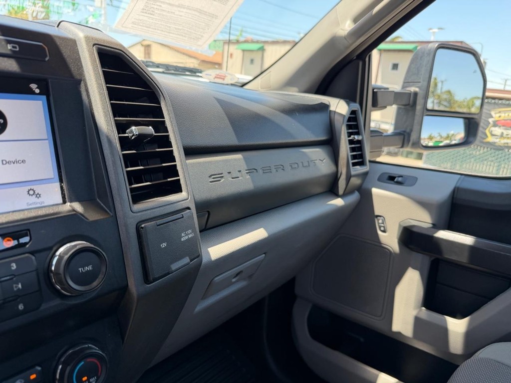Ford F-250 Vehicle Full-screen Gallery Image 24