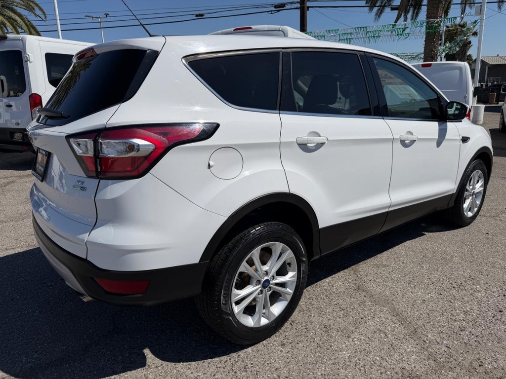 Ford Escape Vehicle Full-screen Gallery Image 06