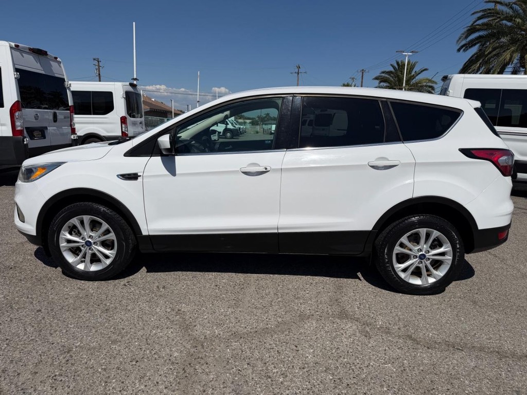 Ford Escape Vehicle Full-screen Gallery Image 11
