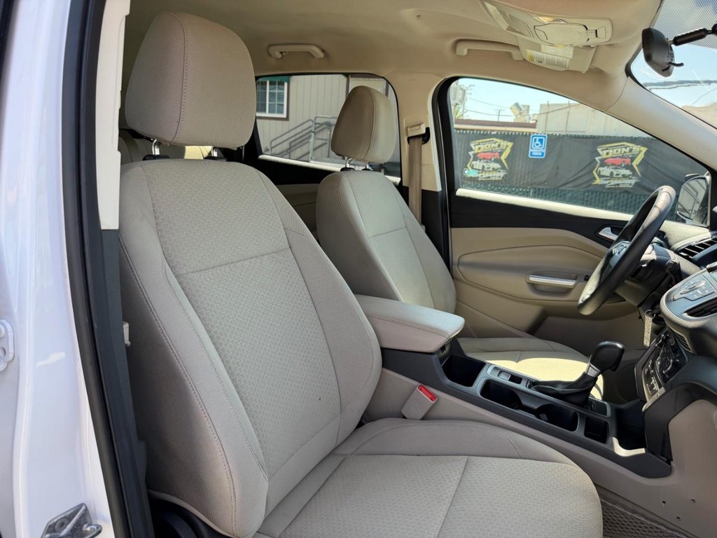 Ford Escape Vehicle Full-screen Gallery Image 22