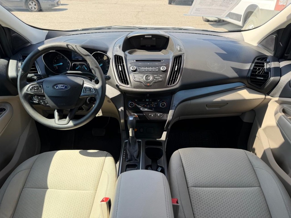 Ford Escape Vehicle Full-screen Gallery Image 23