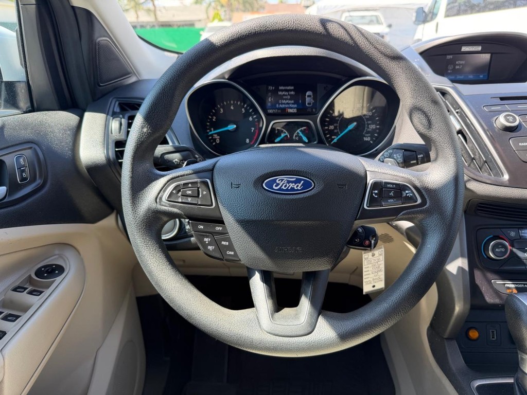Ford Escape Vehicle Full-screen Gallery Image 27