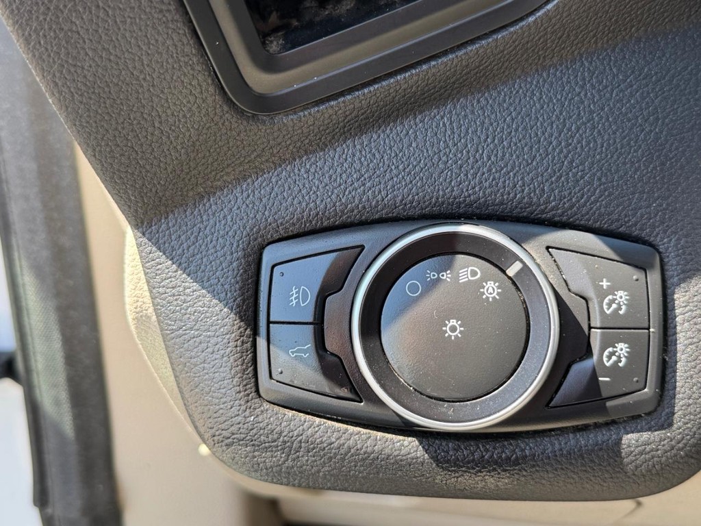 Ford Escape Vehicle Full-screen Gallery Image 30