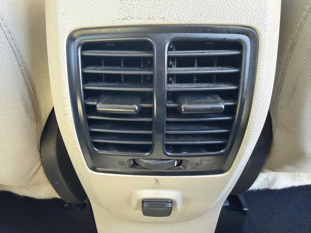 Ford Escape Vehicle Full-screen Gallery Image 31