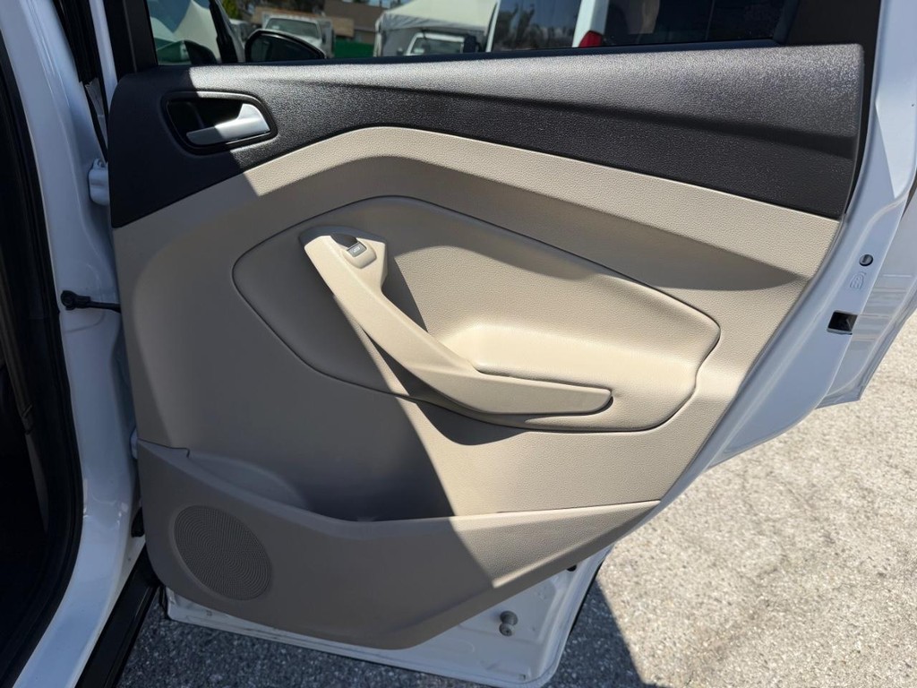 Ford Escape Vehicle Full-screen Gallery Image 32