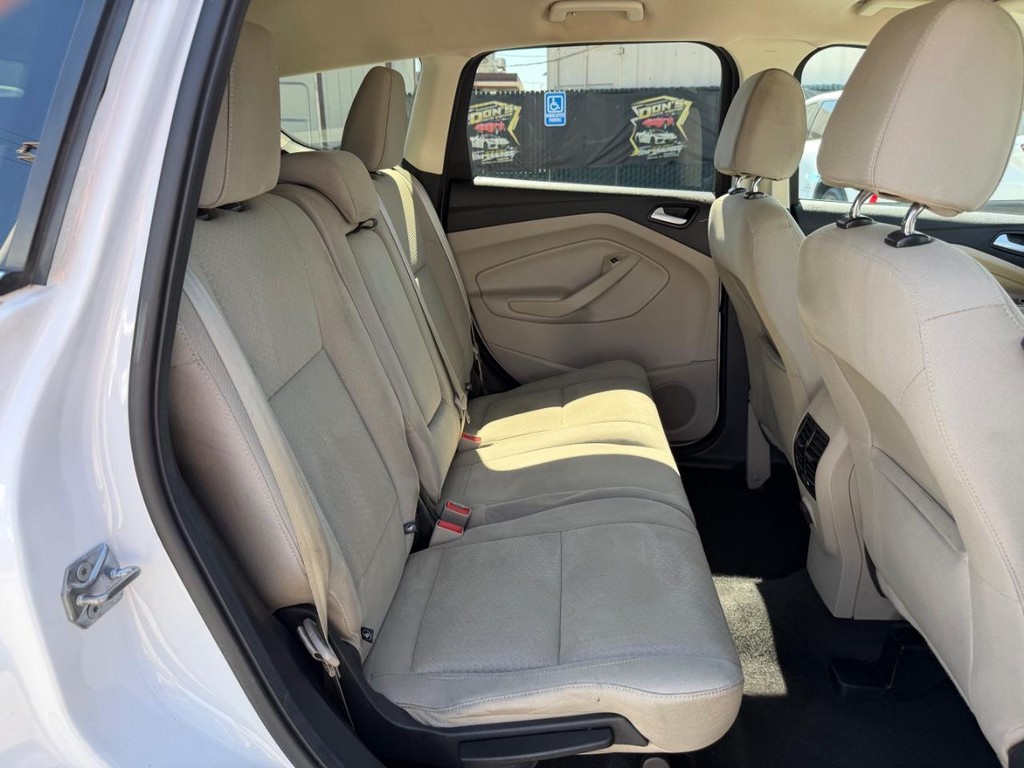 Ford Escape Vehicle Full-screen Gallery Image 33